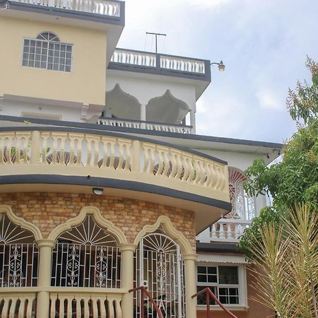 Van Villa Guesthouse Негрил Экстерьер фото