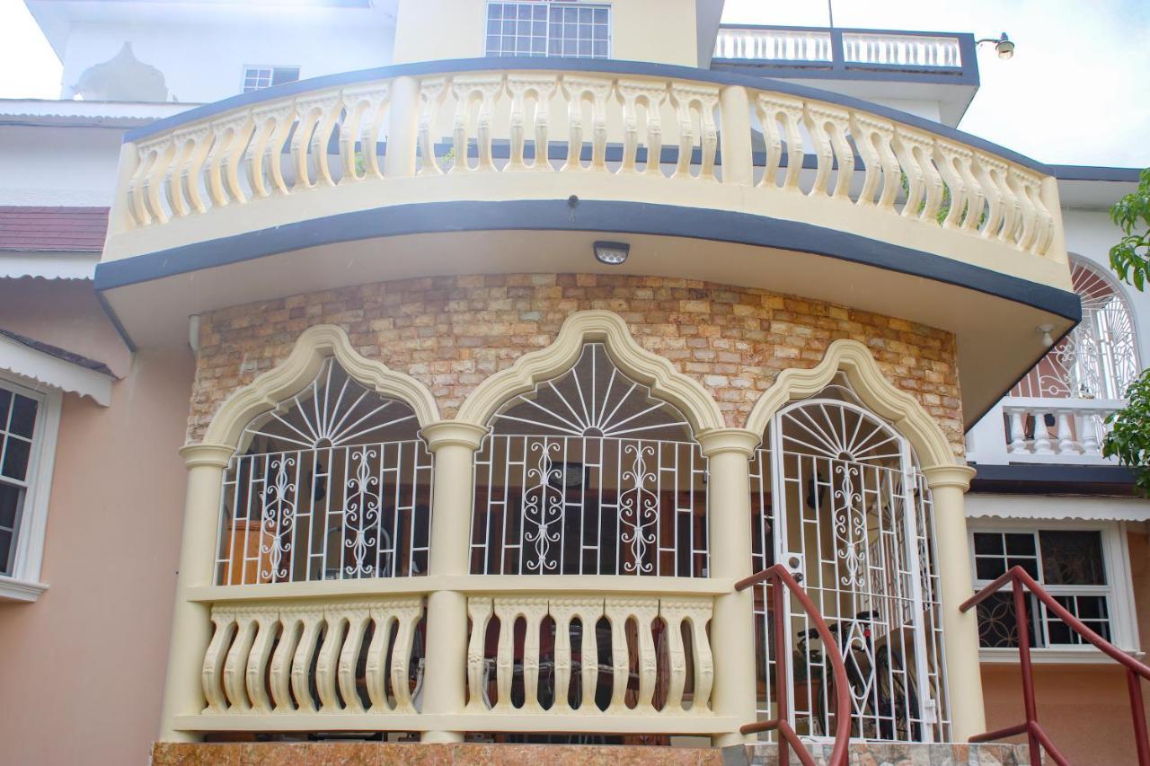 Van Villa Guesthouse Негрил Экстерьер фото