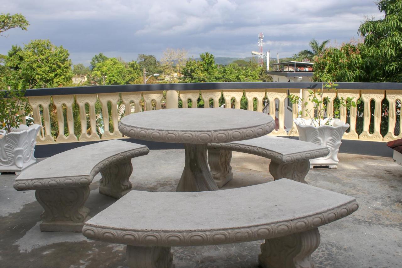Van Villa Guesthouse Негрил Экстерьер фото